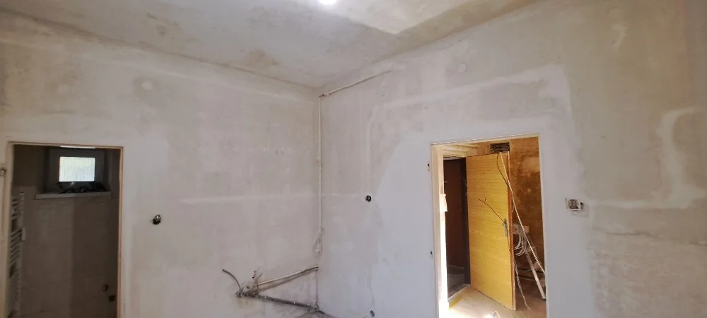 Úpravy elektroinstalace a rozvodů vody a odpadu