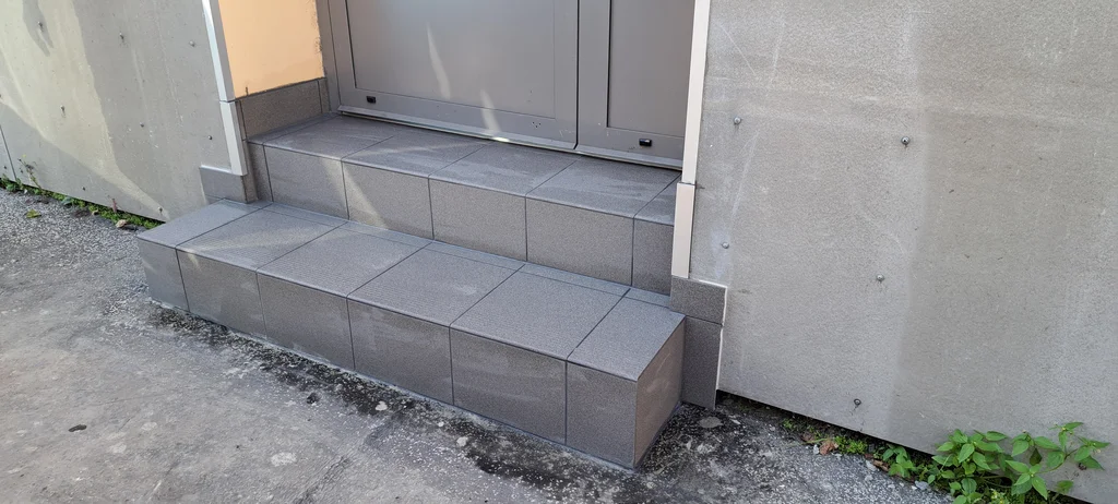 Schody do bytového domu