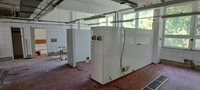 Obklady ve školní jídelně